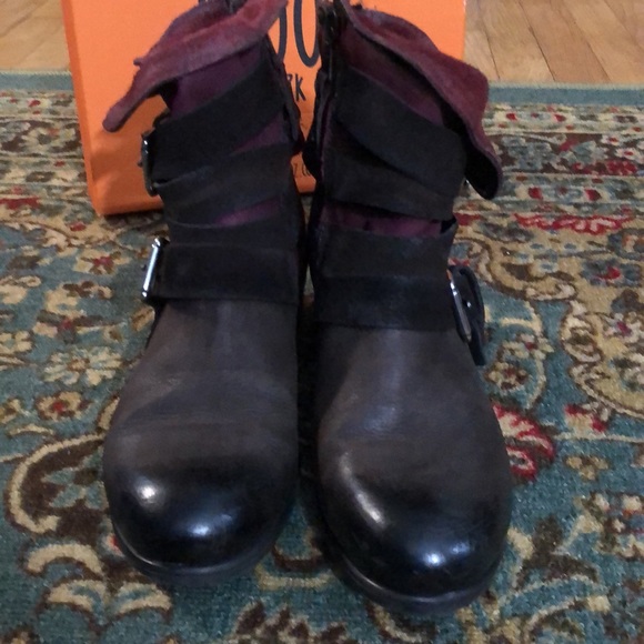 Miz Mooz fashion boots only worn one time. - Picture 6 of 7